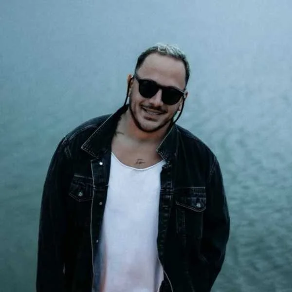 اشوان غریبه