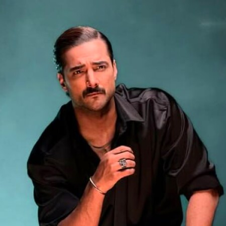 ماکان بند به نام هلی هلی